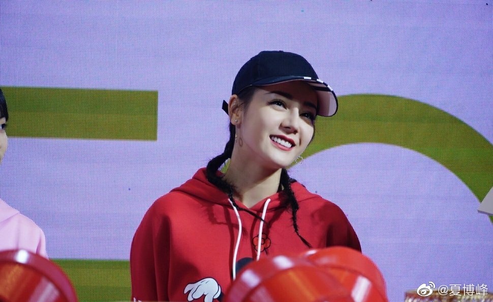 anh khong chinh sua cua Dich Le Nhiet Ba anh 6