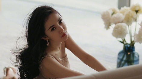 Duong Mich lam viec qua suc, phai truyen nuoc bien hinh anh