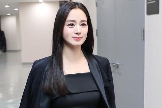 Kim Tae Hee khoe nhan sac tuoi 40 hinh anh