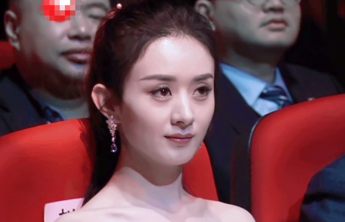 Trieu Le Dinh kho chiu khi bi dong nghiep mia mai o le trao giai hinh anh