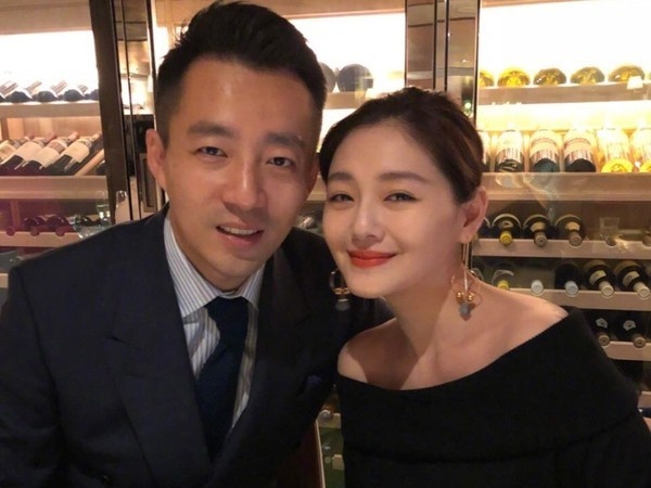 vo chong Huynh Hieu Minh quyen gop it anh 2