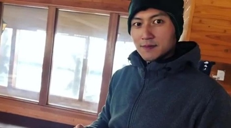 Ta Dinh Phong khong don Tet cung Vuong Phi hinh anh