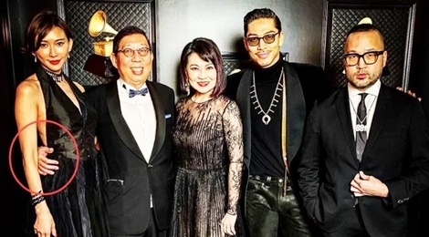 Lam Chi Linh bi che bai khi de mot dai gia om eo ngay truoc mat chong hinh anh