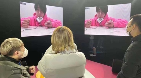 Show Trung Quoc ghi hinh tai nha de doi pho voi dich nCoV hinh anh