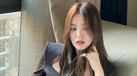 Song Hye Kyo khac la voi phong cach toc nau, moi tram hinh anh