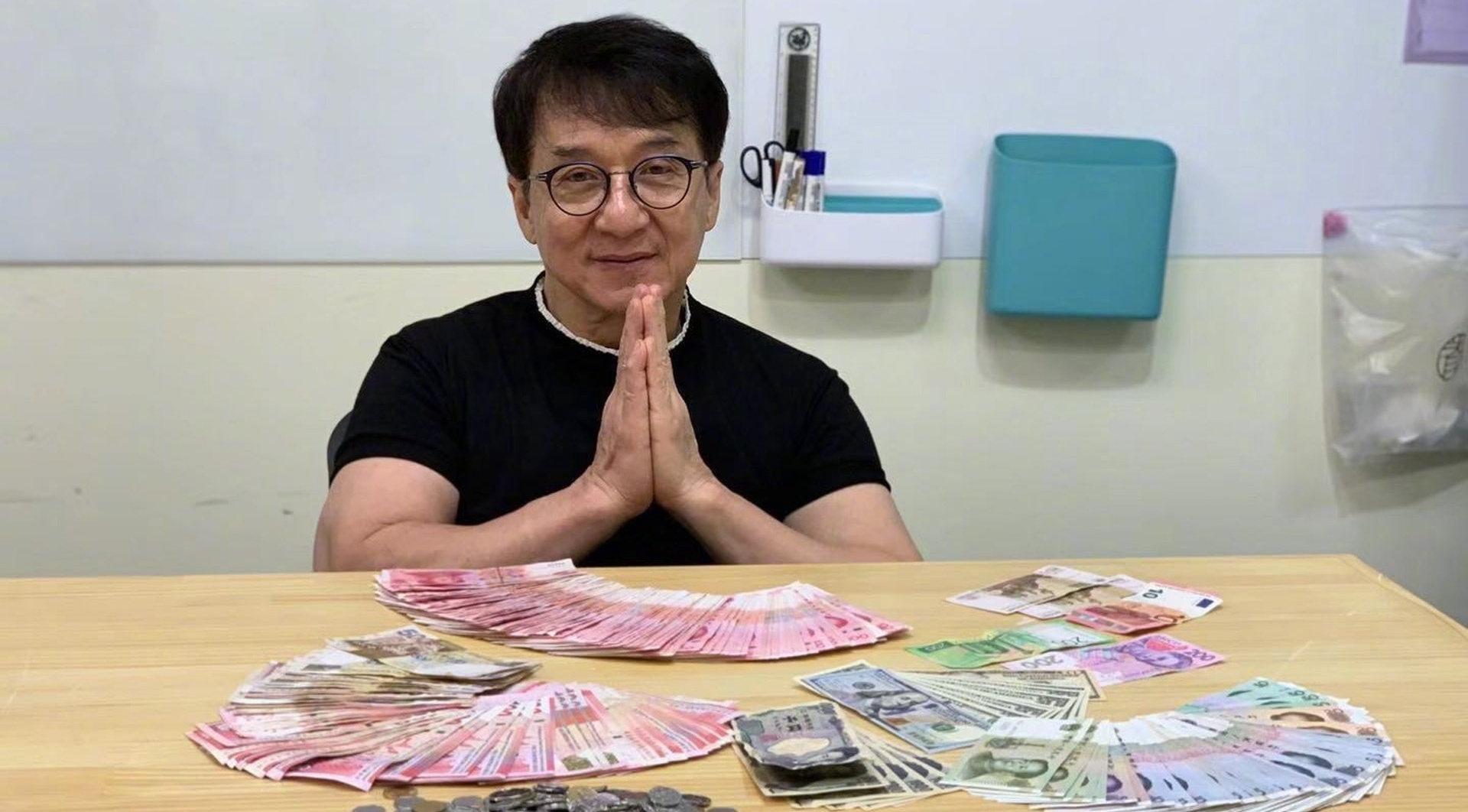 Thanh Long bi cach ly anh 2