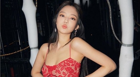 Jennie (Black Pink) goi cam voi vay ren hinh anh