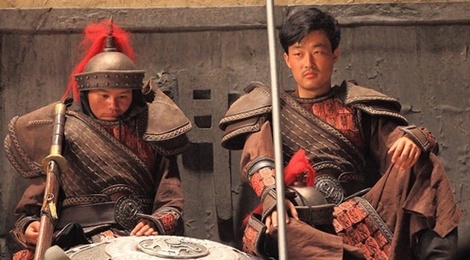 2.000 dien vien quan chung an mi tom, cho viec tai Hoanh Diem hinh anh