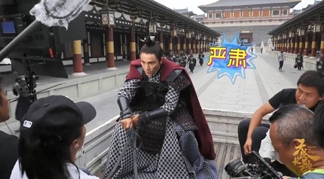 Dang sau canh cuoi ngua trong phim co trang Trung Quoc hinh anh