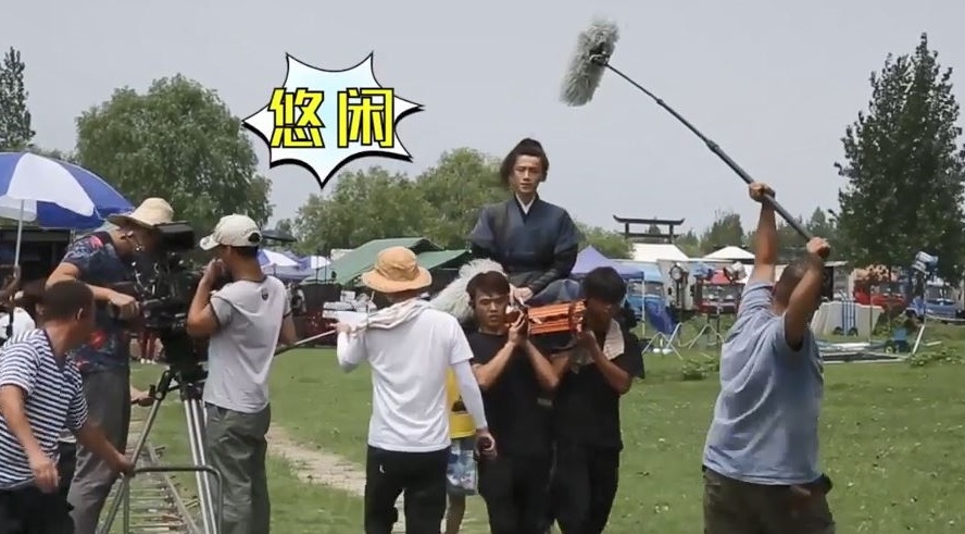 Canh cuoi ngua gia cua dien vien Trung Quoc hinh anh