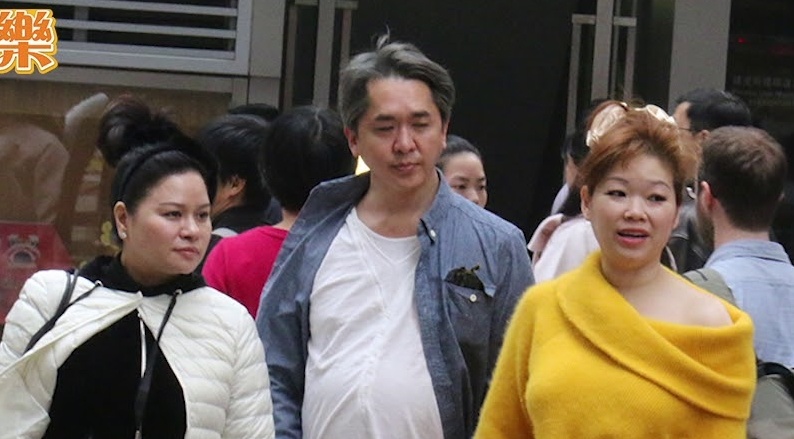 Tai tu Hong Kong song chung voi 3 nguoi tinh hinh anh