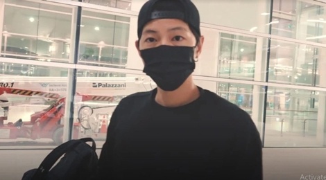 Song Joong Ki ve Han Quoc cach ly 14 ngay hinh anh