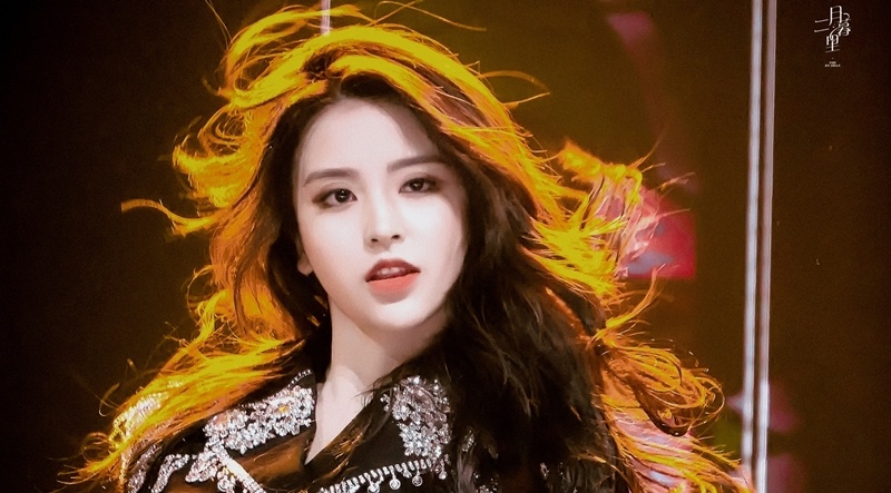 Co gai sinh nam 1999 noi tieng sau mot dem nho doi chan dai thang tap hinh anh