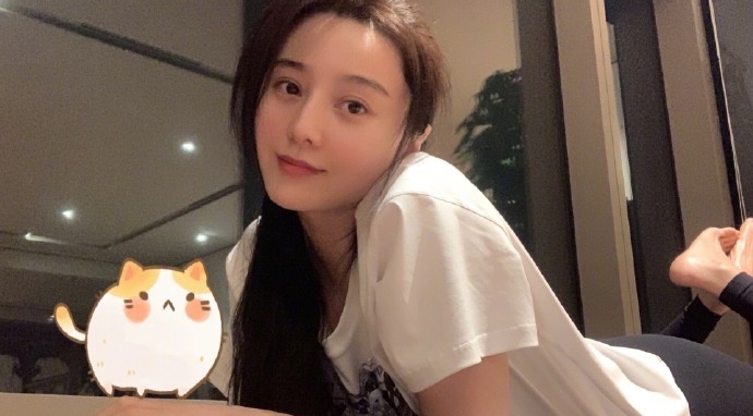 Chiec nhan khien Pham Bang Bang bi nghi co tinh moi hinh anh