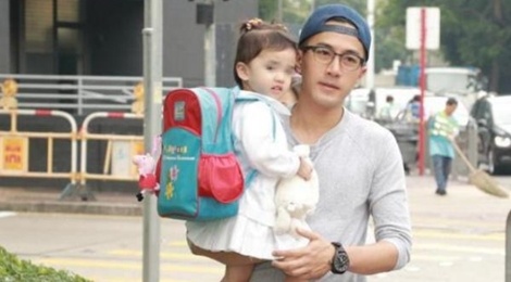 Luu Khai Uy nghi viec cham con trong khi Duong Mich hen ho trai tre hinh anh
