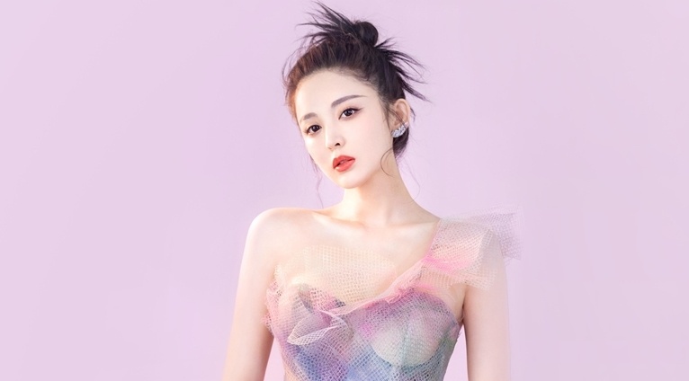 My nu Tan Cuong Co Luc Na Trat tai xuat duoc khen xinh dep hinh anh