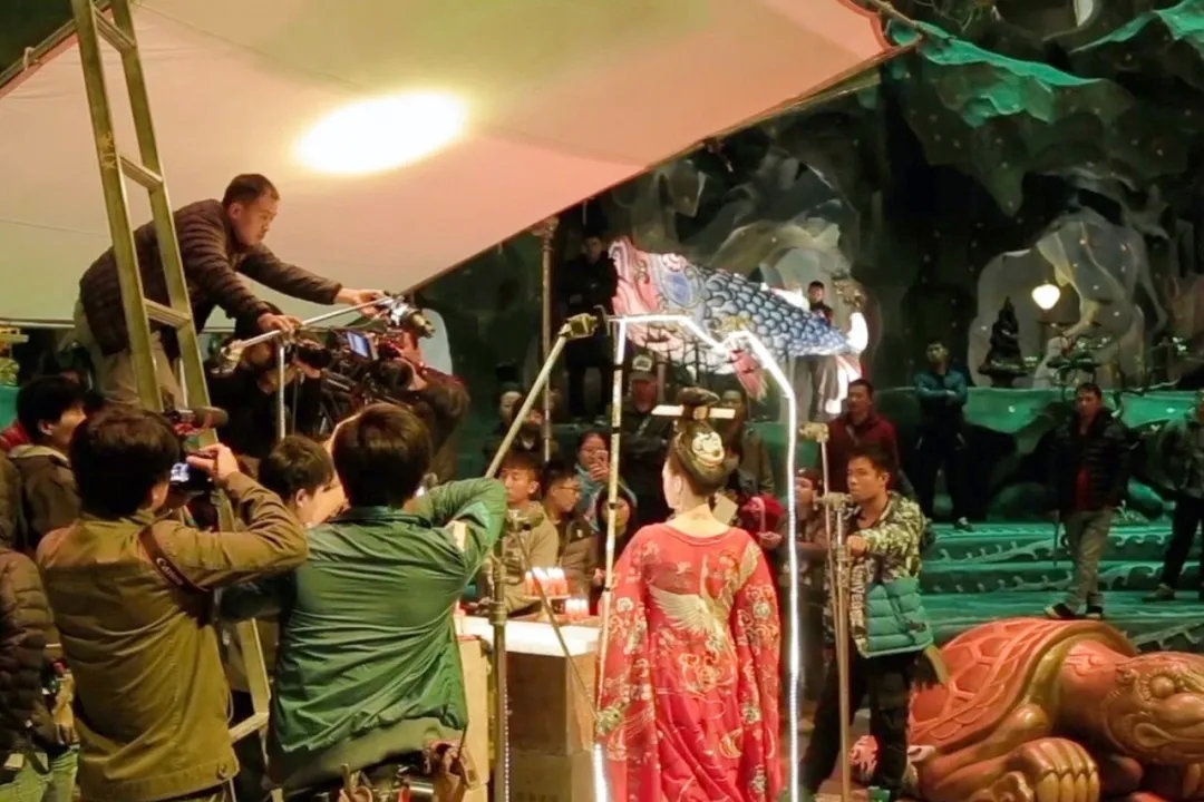 hau truong quay phim Y Thien Do Long ky anh 4