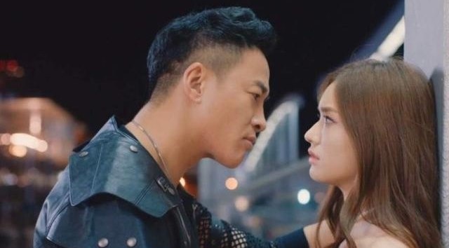 Ha Nhuan Dong bi che bai khi dong canh yeu sao nu kem 21 tuoi hinh anh