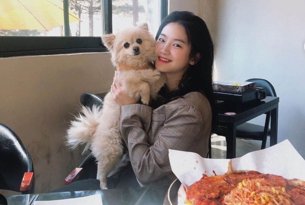 nu chinh Extracurricular anh 8