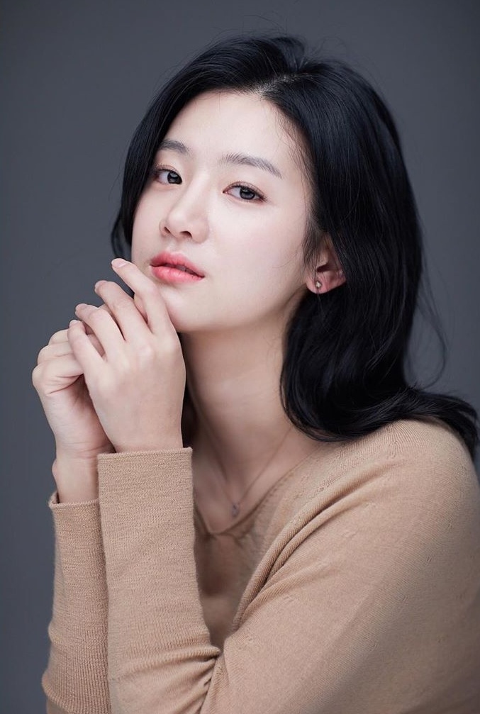 nu chinh Extracurricular anh 2