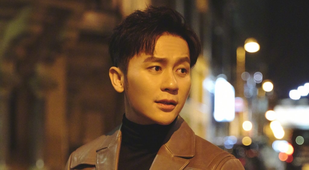 Ly Than di bar, dua hai co gai ve nha luc dem khuya hinh anh