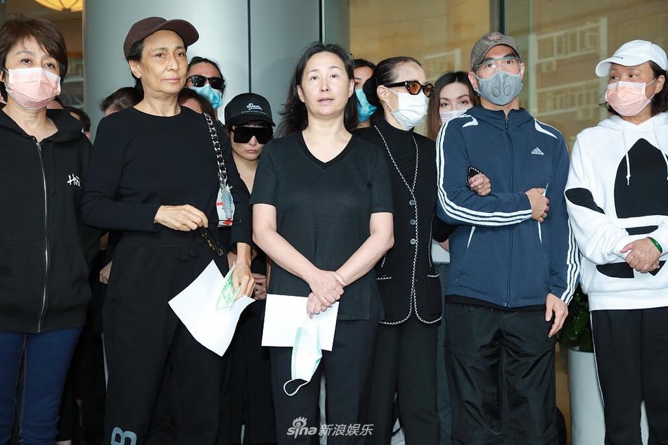 Ha Hong San qua doi anh 1