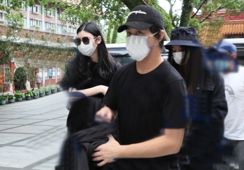 Ha Hong San qua doi anh 2