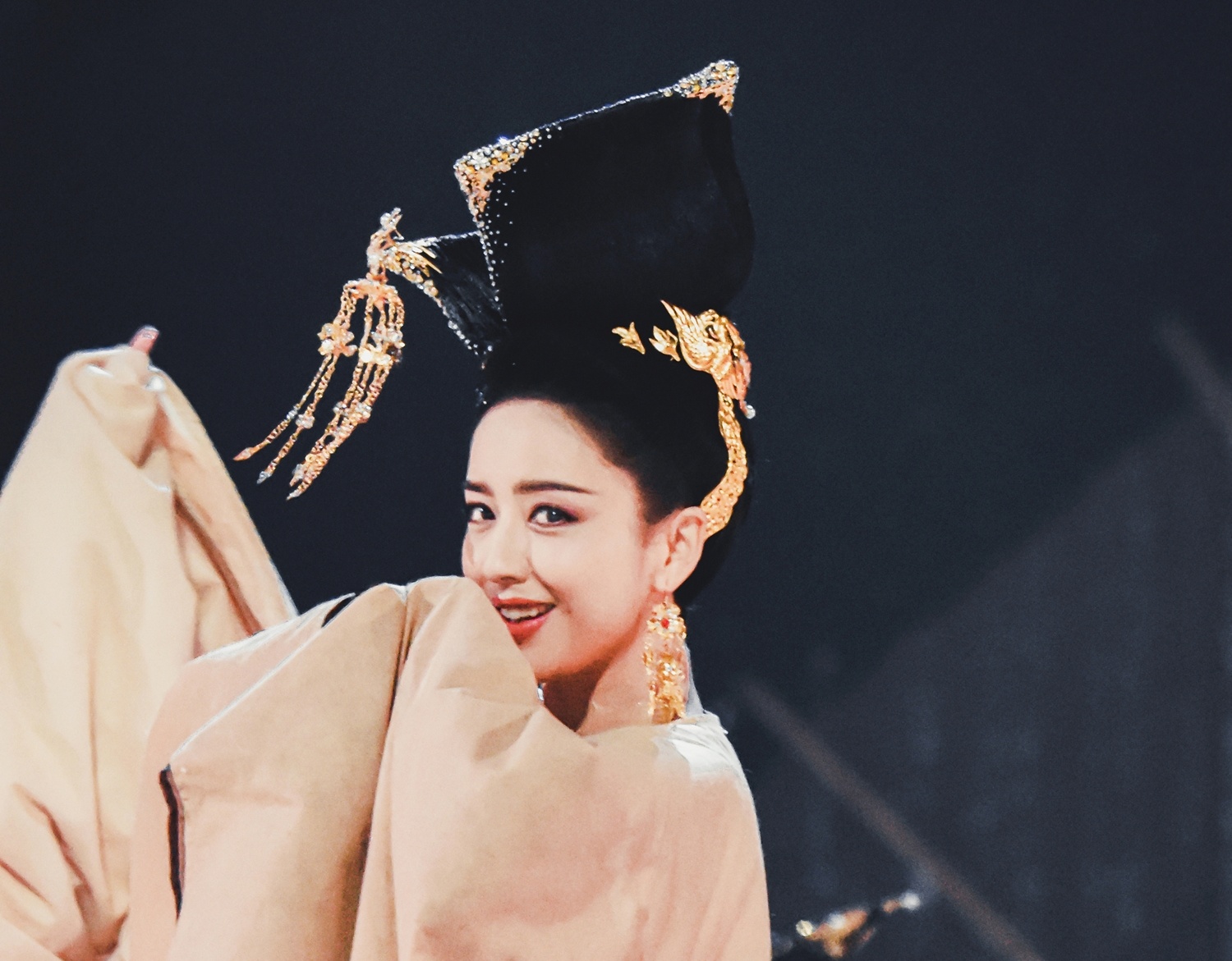 Đồng Lệ Á múa ảnh 1 Dong Le A mua anh 1