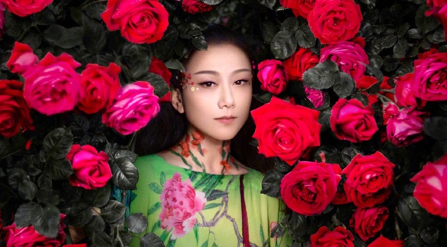 Duong Le Binh tre trung va giau co o tuoi 62 hinh anh