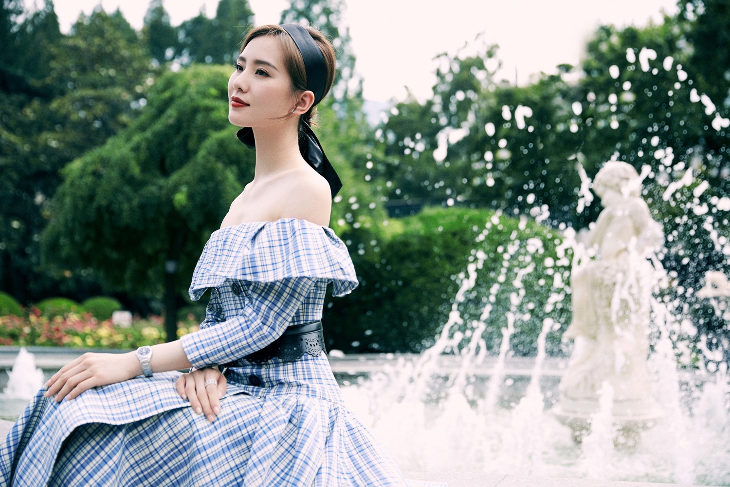 Luu Thi Thi khoe vai tran anh 5