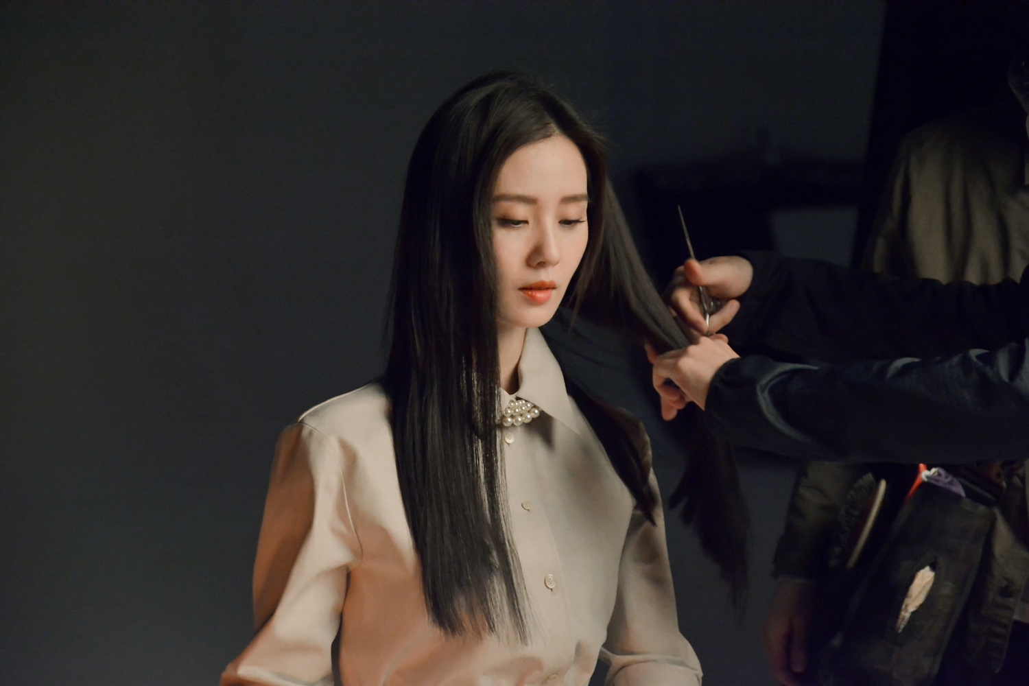 Luu Thi Thi khoe vai tran anh 8