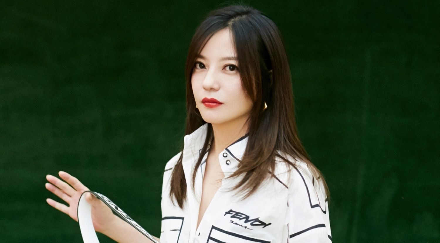 Trieu Vy khoe sac voc o tuoi 44 hinh anh