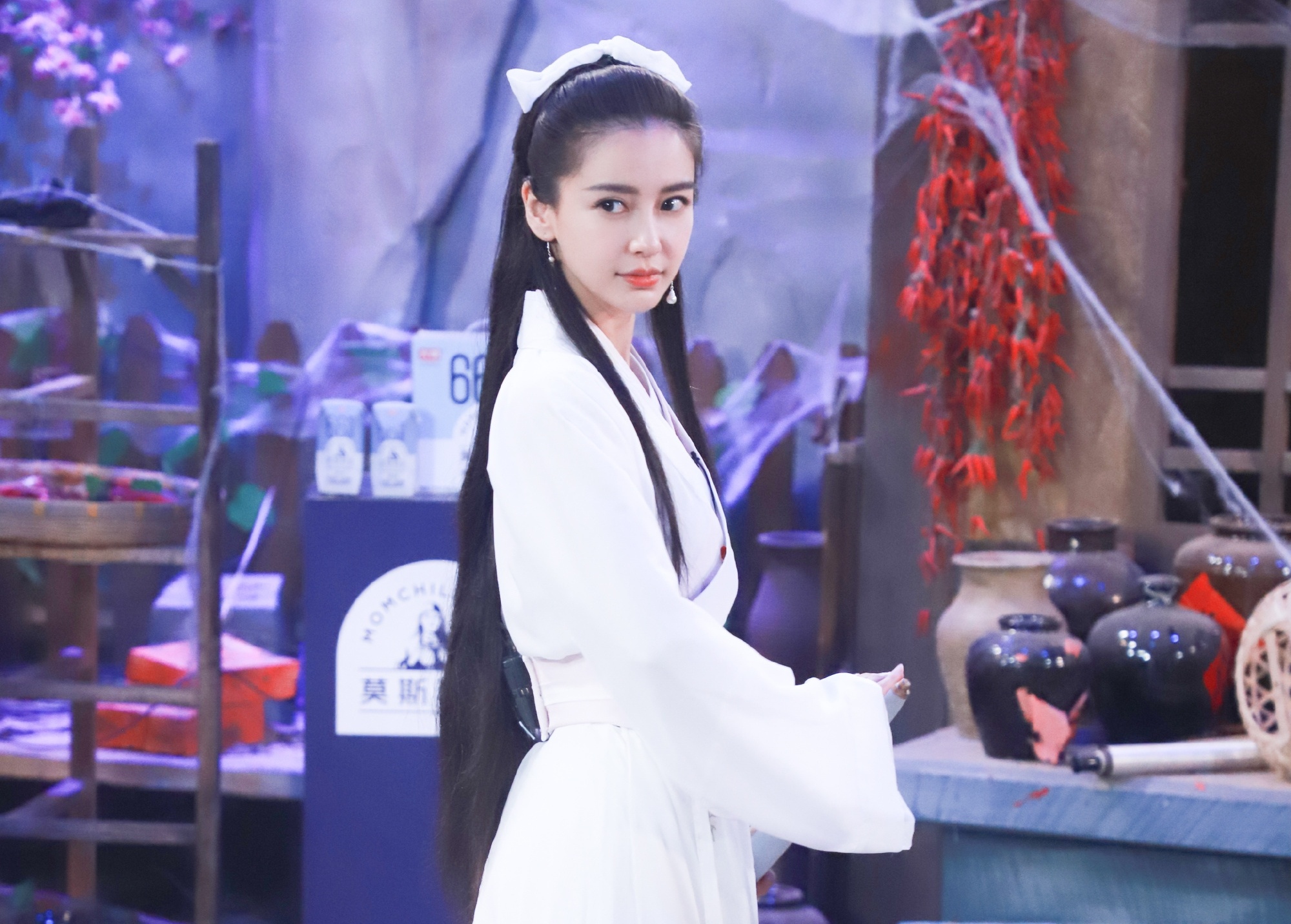 Nhan sac khi vao vai Tieu Long Nu cua Angelababy hinh anh
