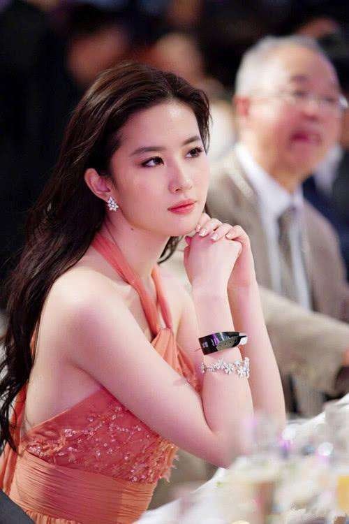 Luu Diec Phi thoi tre anh 9