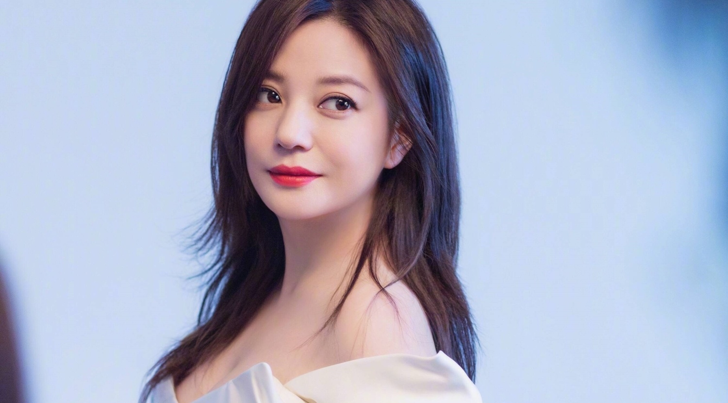 Trieu Vy len tieng sau khi xoa het anh chong hinh anh