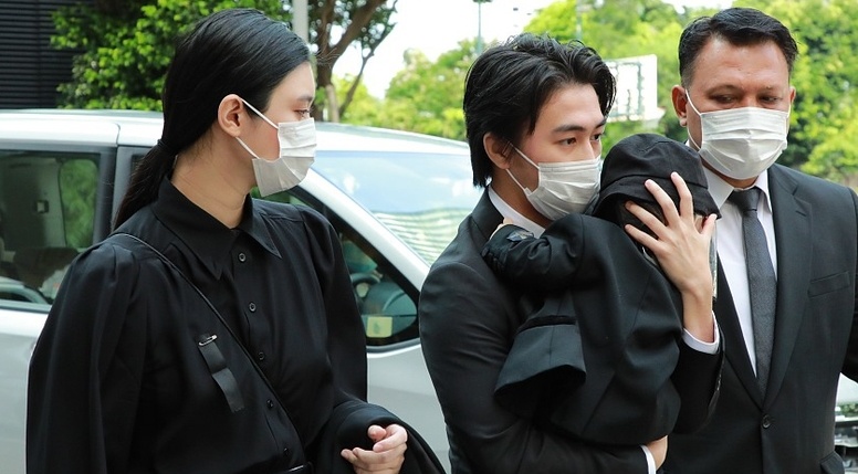 He Mong Dao dua con trai den tang le 'vua song bac' Ha Hong San hinh anh