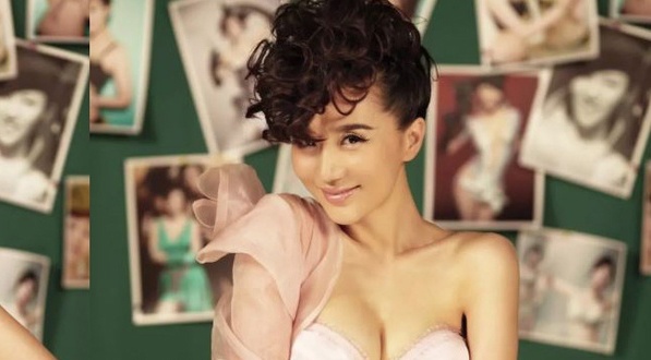 Bieu tuong goi cam Trung Quoc tram cam, ngoi khoc o ven duong hinh anh