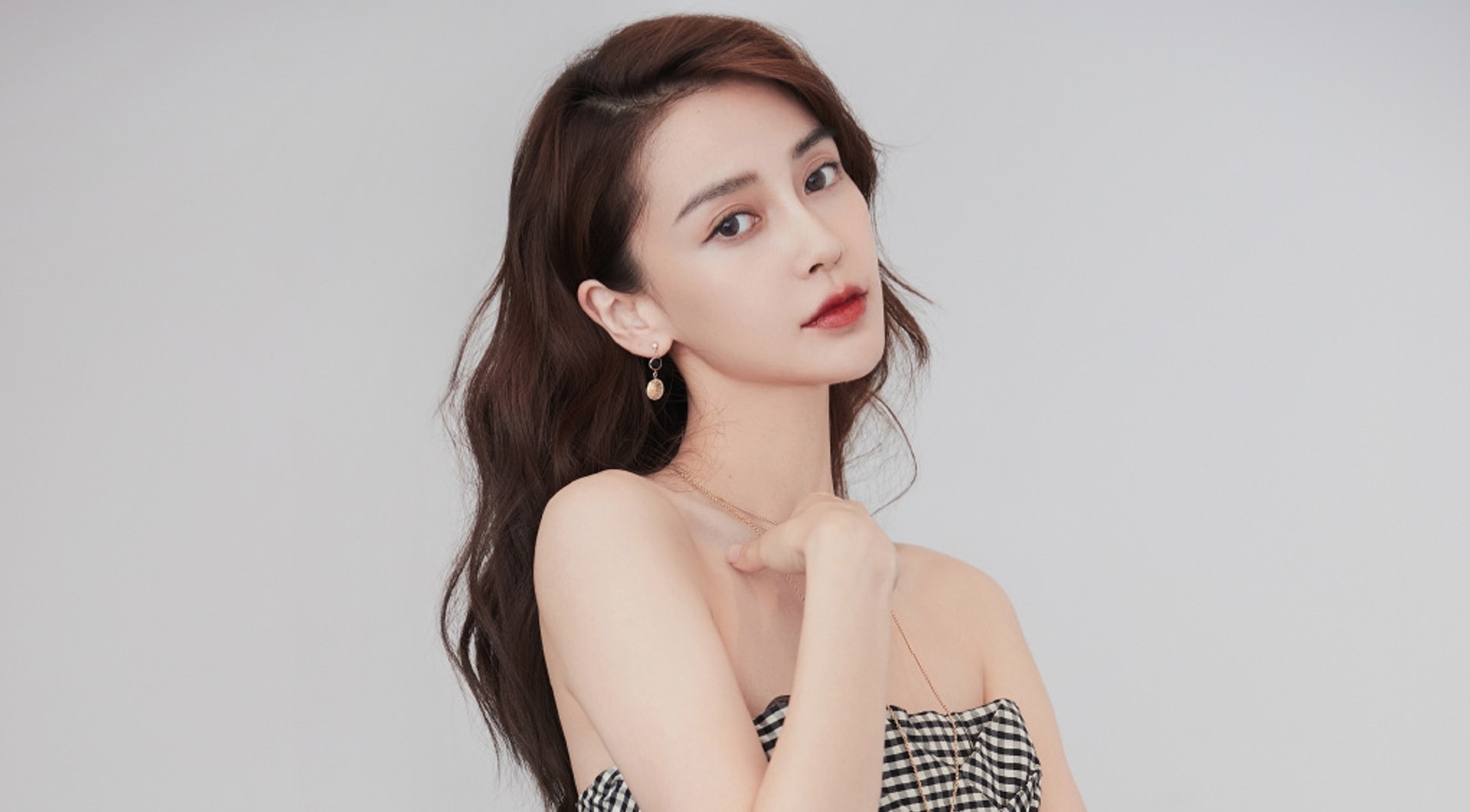Angelababy noi gi khi bi che dien do, ha gia cat-xe van khong co phim? hinh anh