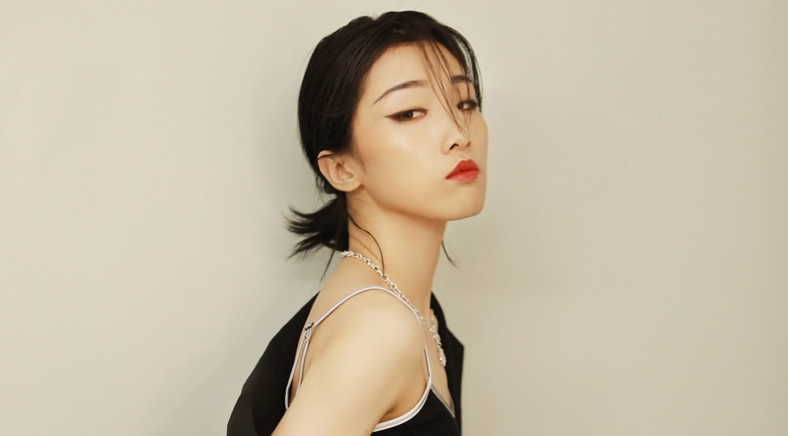 Ong chu mo cuoc hop, bat nhan vien noi xau nu ca si hinh anh