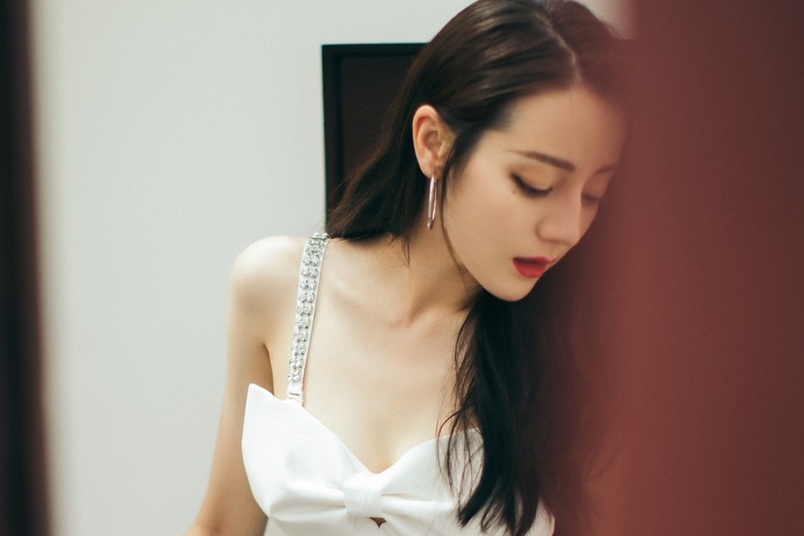 Dich Le Nhiet Ba thay doi sau khi nhan phan ung trai chieu hinh anh