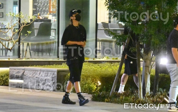 La Chi Tuong quan he tap the anh 1