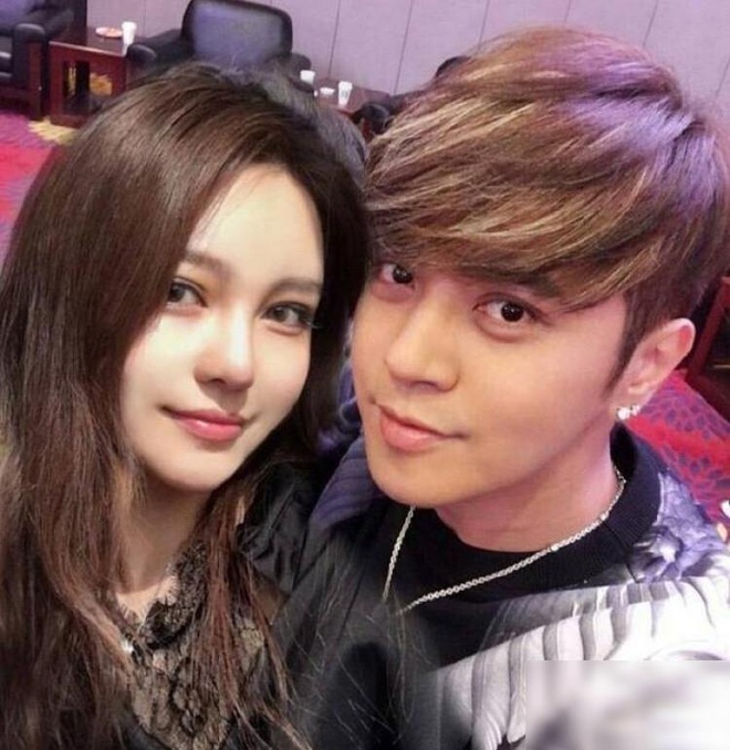 La Chi Tuong qua lai voi nhieu phu nu anh 2