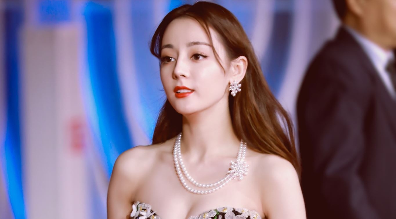 Cat-xe moi lan xuat hien cua Dich Le Nhiet Ba hinh anh