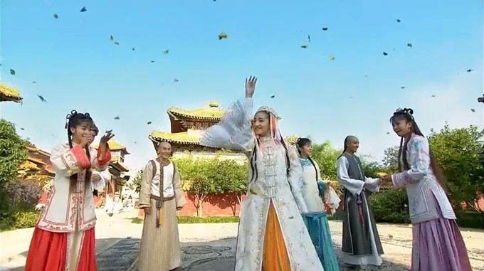 Ham Huong Hoan Chau cach cach anh 2