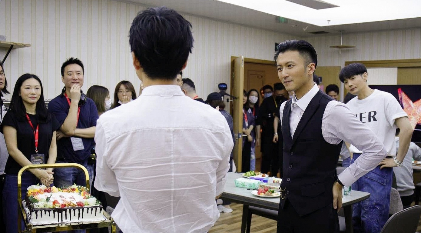 Ta Dinh Phong don sinh nhat khong co Vuong Phi hinh anh