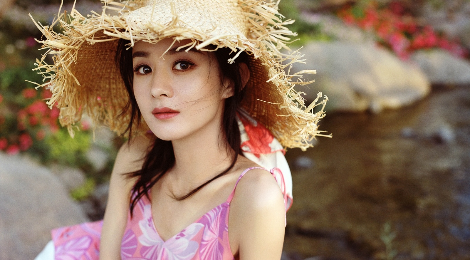 Show giai tri phai xin loi vi boi nho Trieu Le Dinh hinh anh