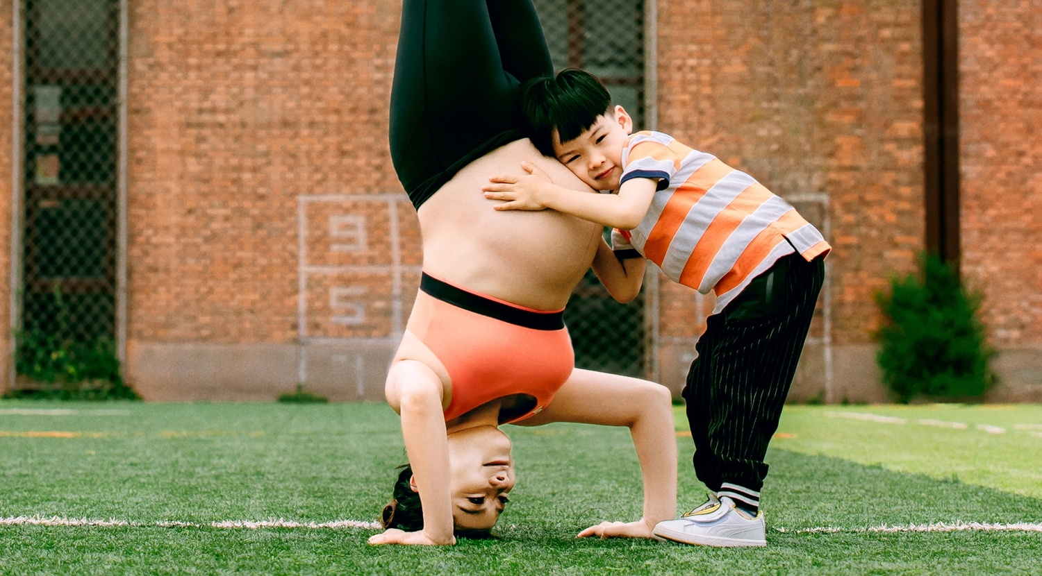 Nu dien vien Trung Quoc tap yoga voi bung bau 8 thang hinh anh