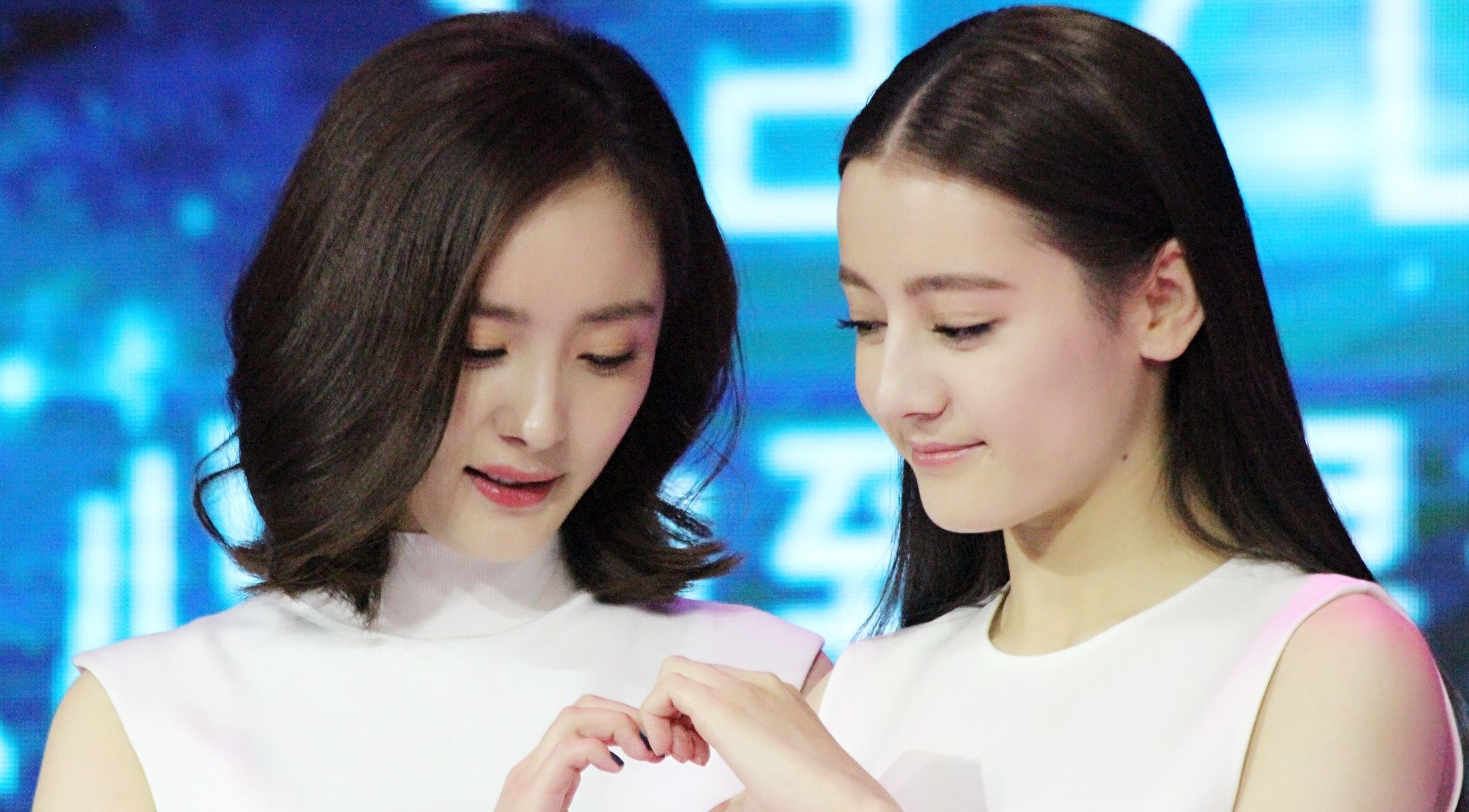 Nhung sao Hoa ngu bi chi trich khi dung mang xa hoi hinh anh