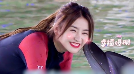 Nghe si Trung Quoc bi phan ung vi hon ca heo hinh anh