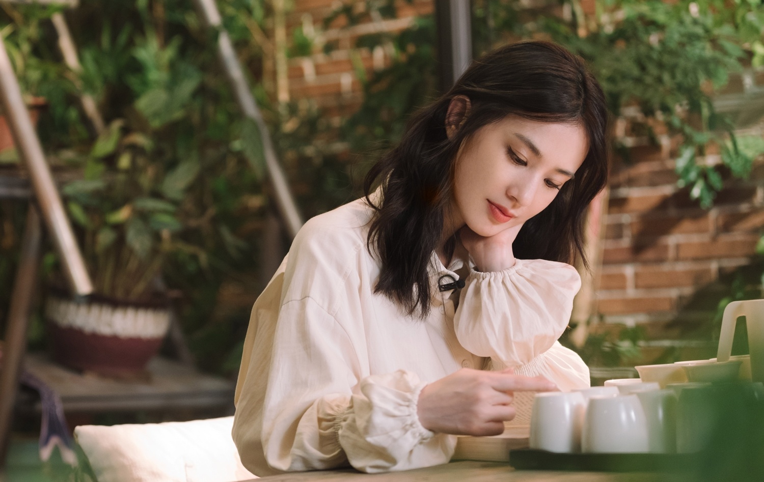 Trieu Vy gian lan kinh te anh 9